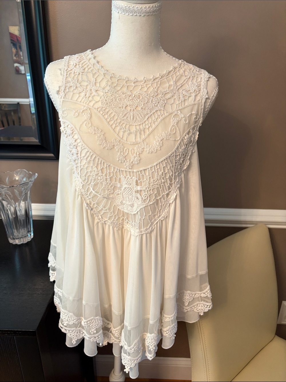 Cream Crochet Yoke Sleeveless Women's Tank Top